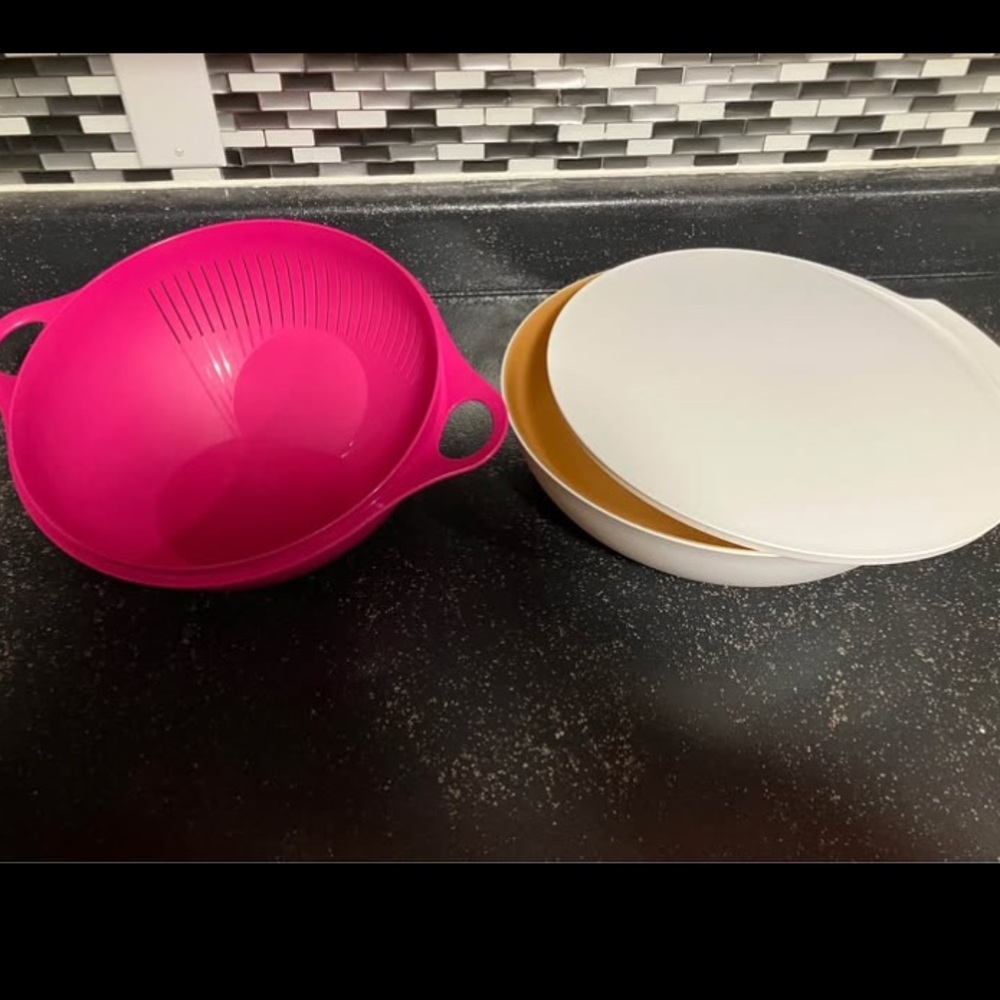 Tupperware bowl & lid (3.5L) & strainer bowl (3.75L)